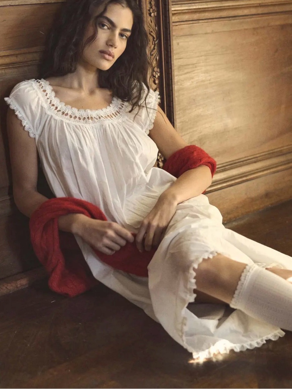 Doen White Cotton Lace-Trim Chemise with Red Wrap Accent